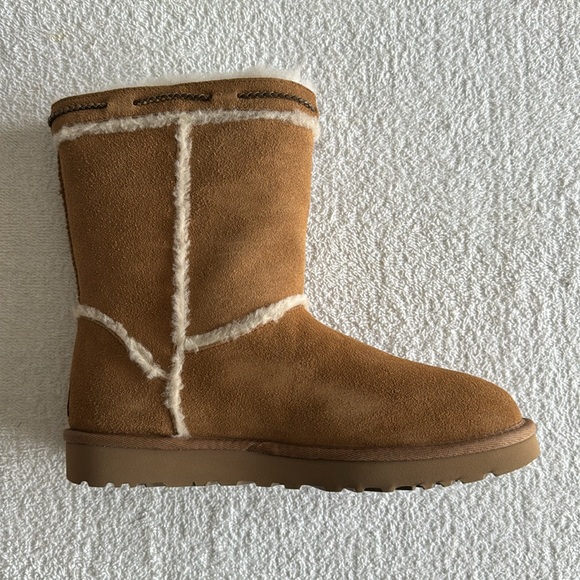 UGG Women’s Classic Short Shearling Braid Boots - Picture 5 of 16